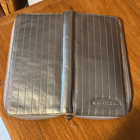 Northern Reflections Travel Wallet - Picture 8 of 10